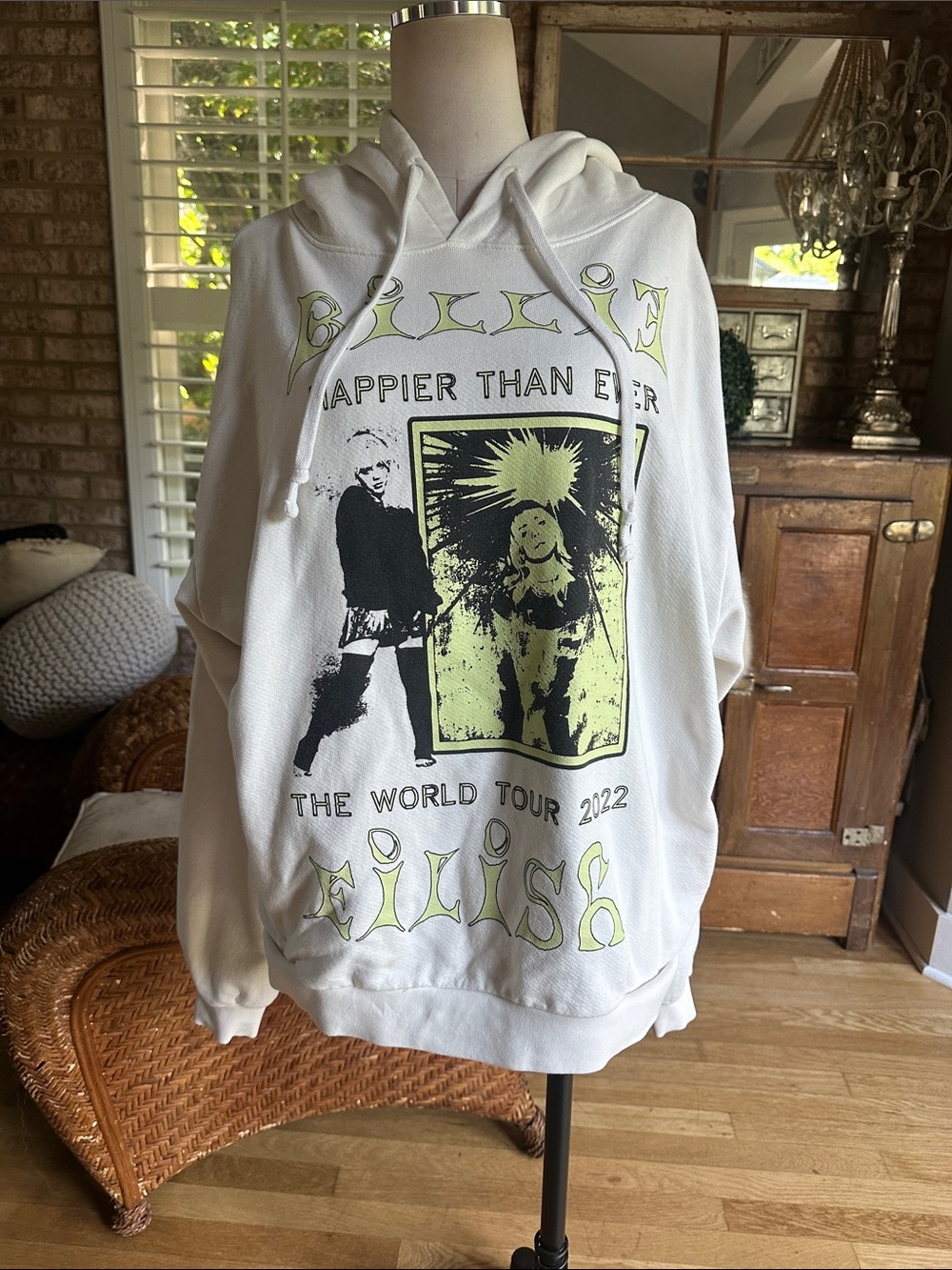 BILLIE EILISH THE WORLD TOUYR 2022 HAPPIER THAN EVER HOODE SWEATSHIRT MEDIUM